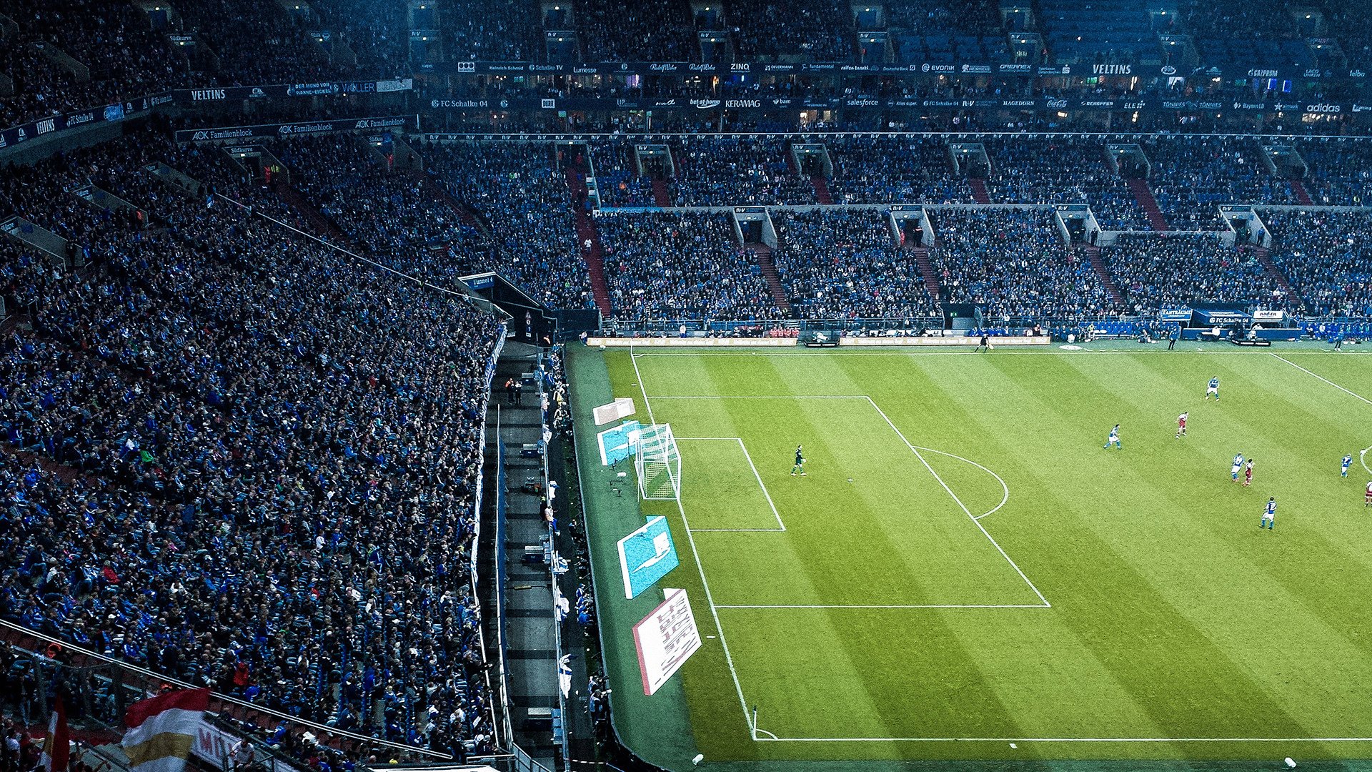 德甲城市足球发展快速，全国范围推广足球运动，德甲踢球风格